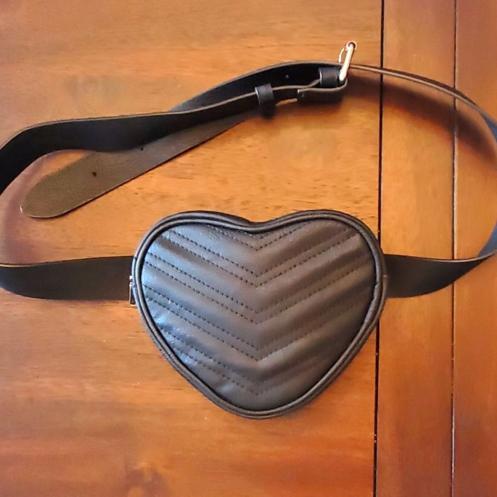 Forever 21 Heart belted pouch